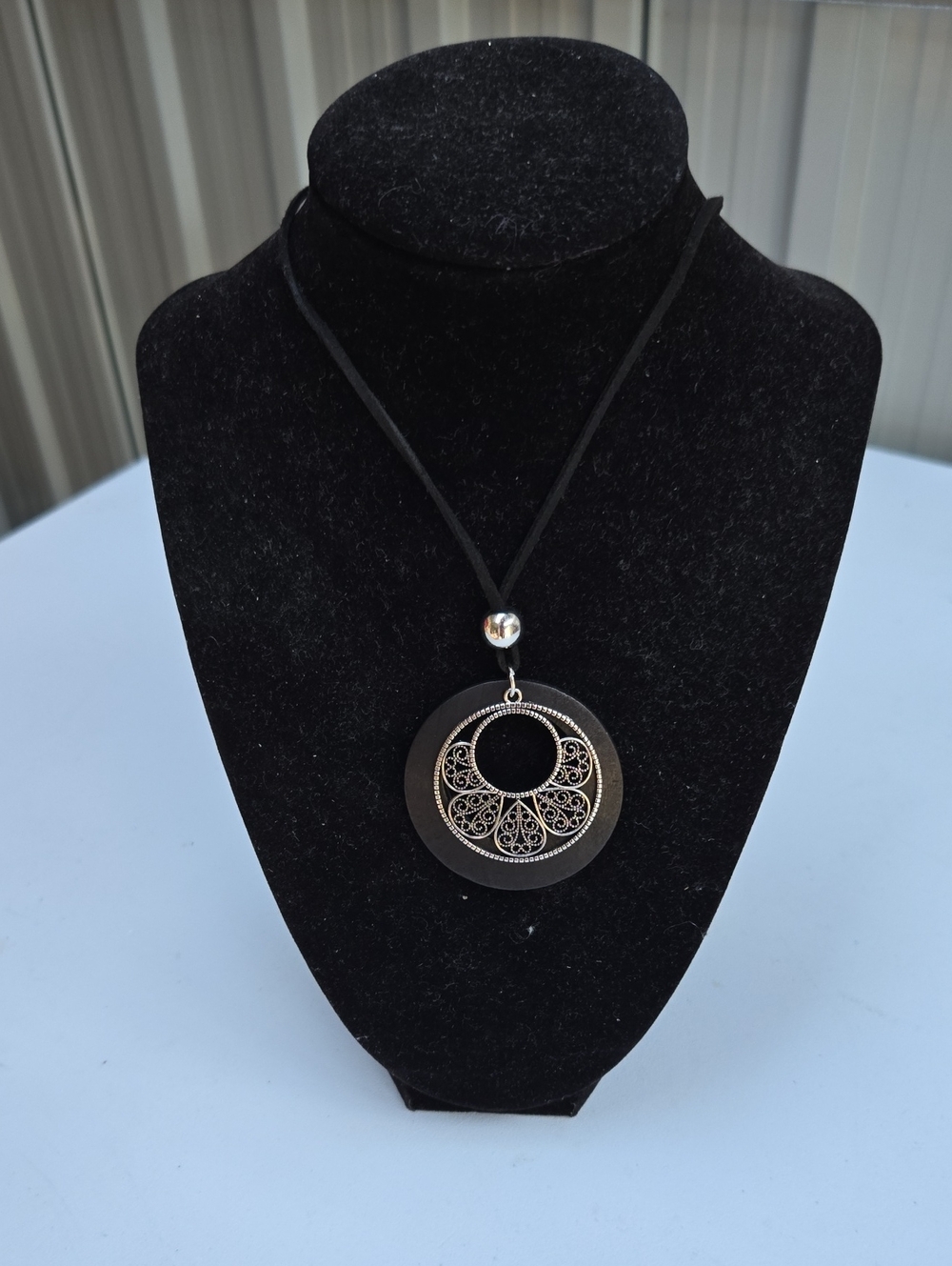 Filigree Circle Pendant Necklace